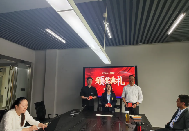 百乐博风管销售中心员工一季度颁奖